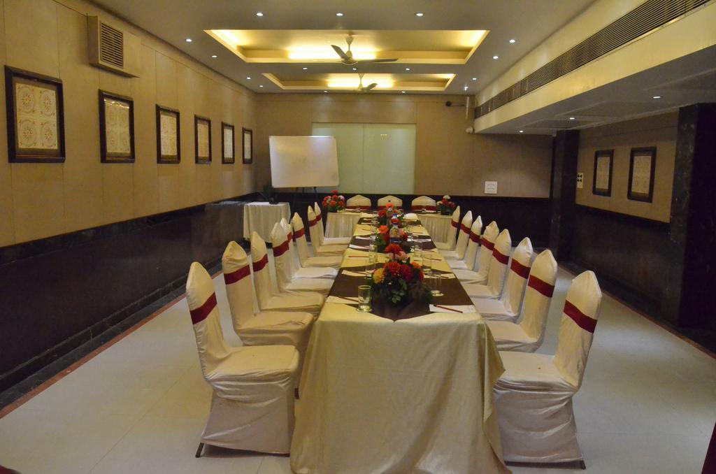 Hotel Landmark Gwalior Exterior photo