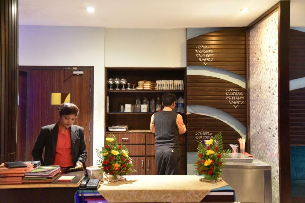 Hotel Landmark Gwalior Exterior photo